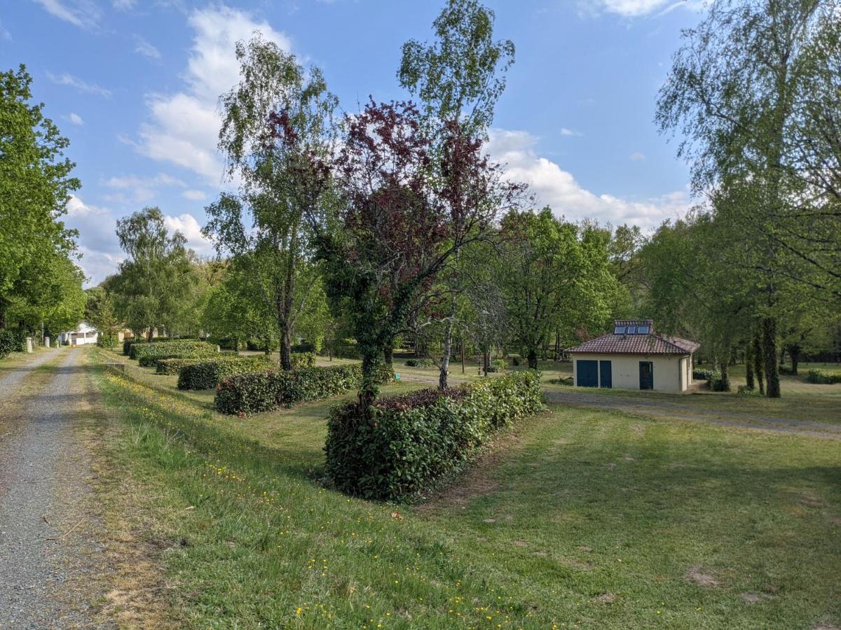 Camping De Ladignac Le Long Bel Air Exteriér fotografie