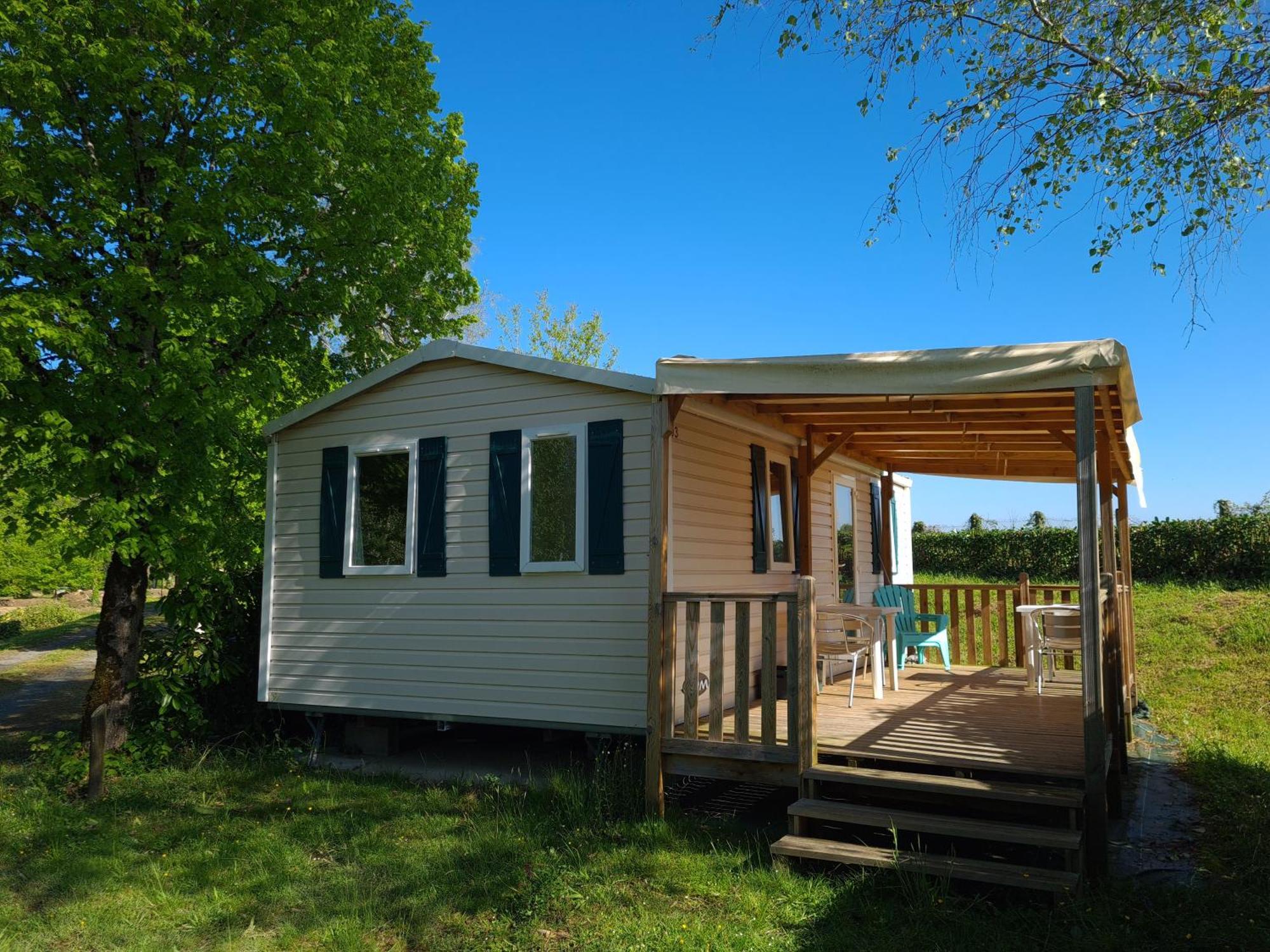 Camping De Ladignac Le Long Bel Air Exteriér fotografie