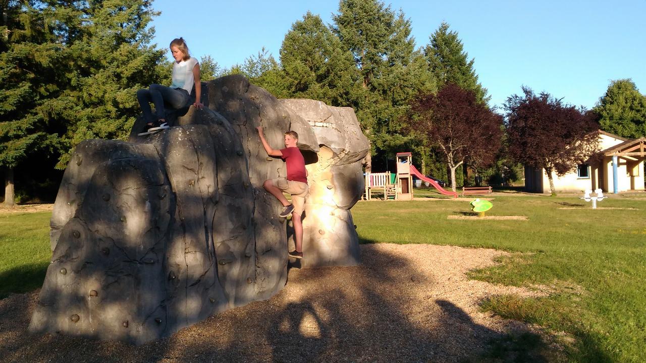 Camping De Ladignac Le Long Bel Air Exteriér fotografie