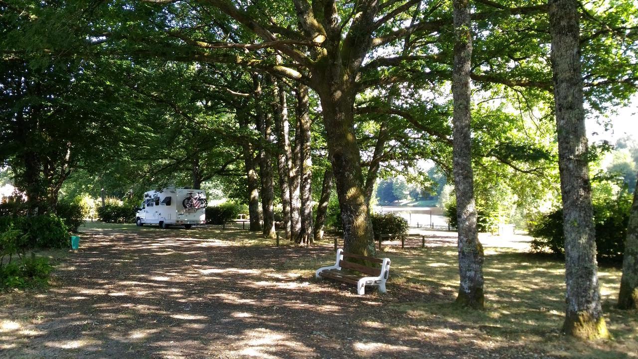 Camping De Ladignac Le Long Bel Air Exteriér fotografie