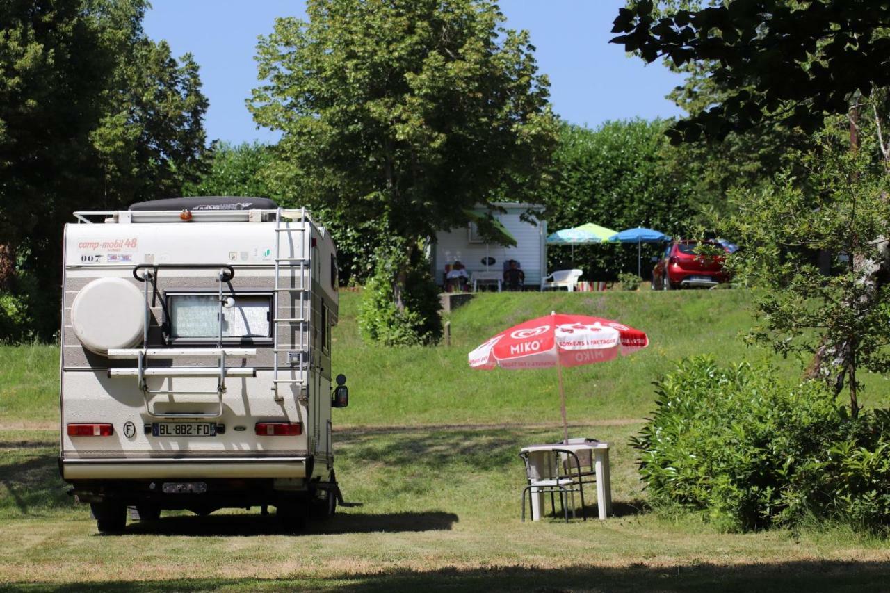Camping De Ladignac Le Long Bel Air Exteriér fotografie